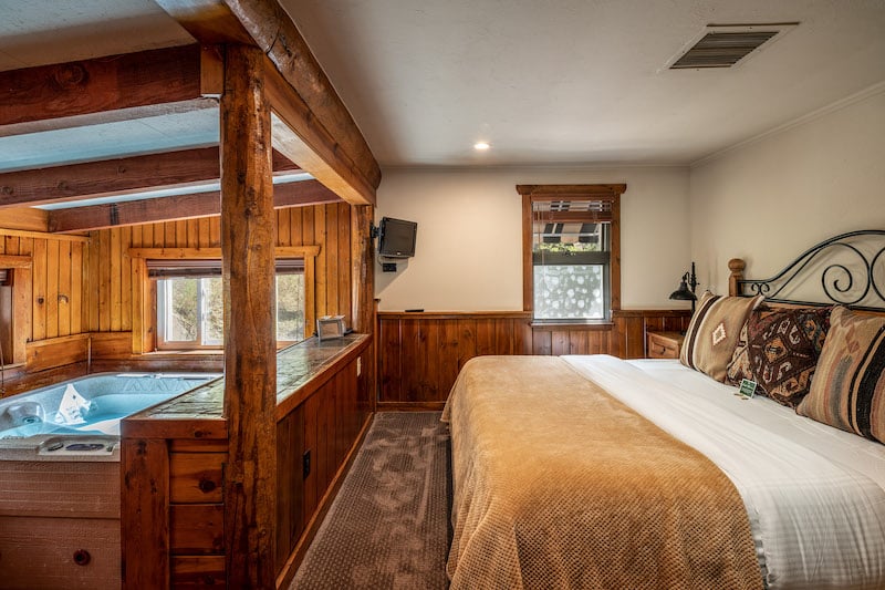 denver colorado hotel with private hot tub