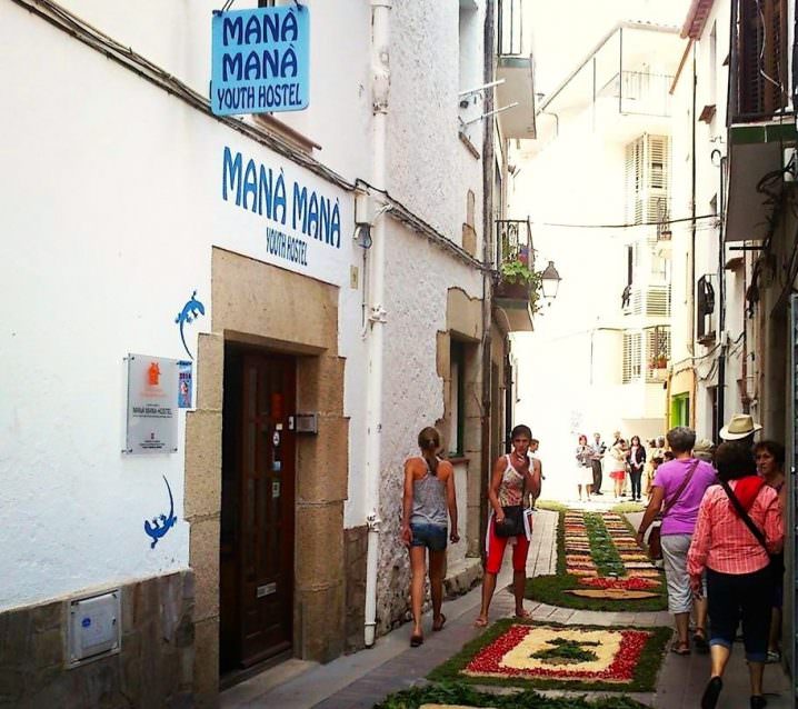 Mana Mana Hostel, Spain