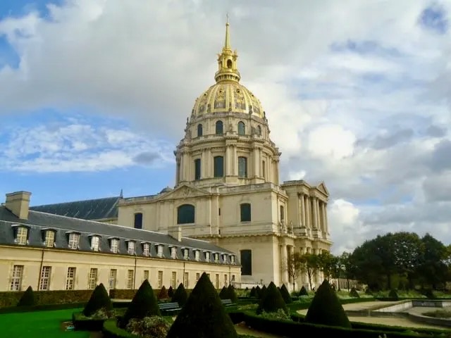 Traveling To Paris Solo