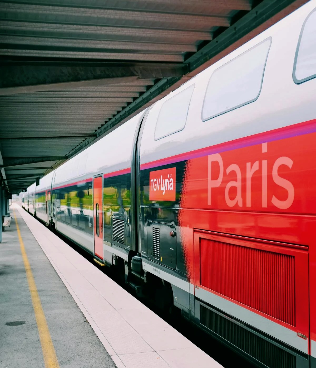 Traveling To Paris Solo 