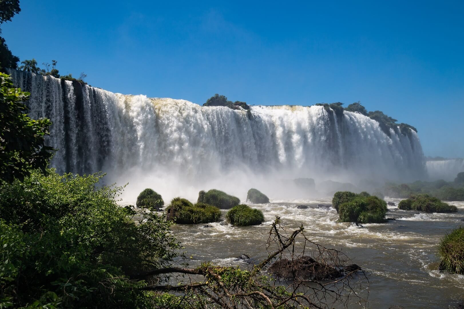 Puerto Iguazu (Iguazu Falls)
